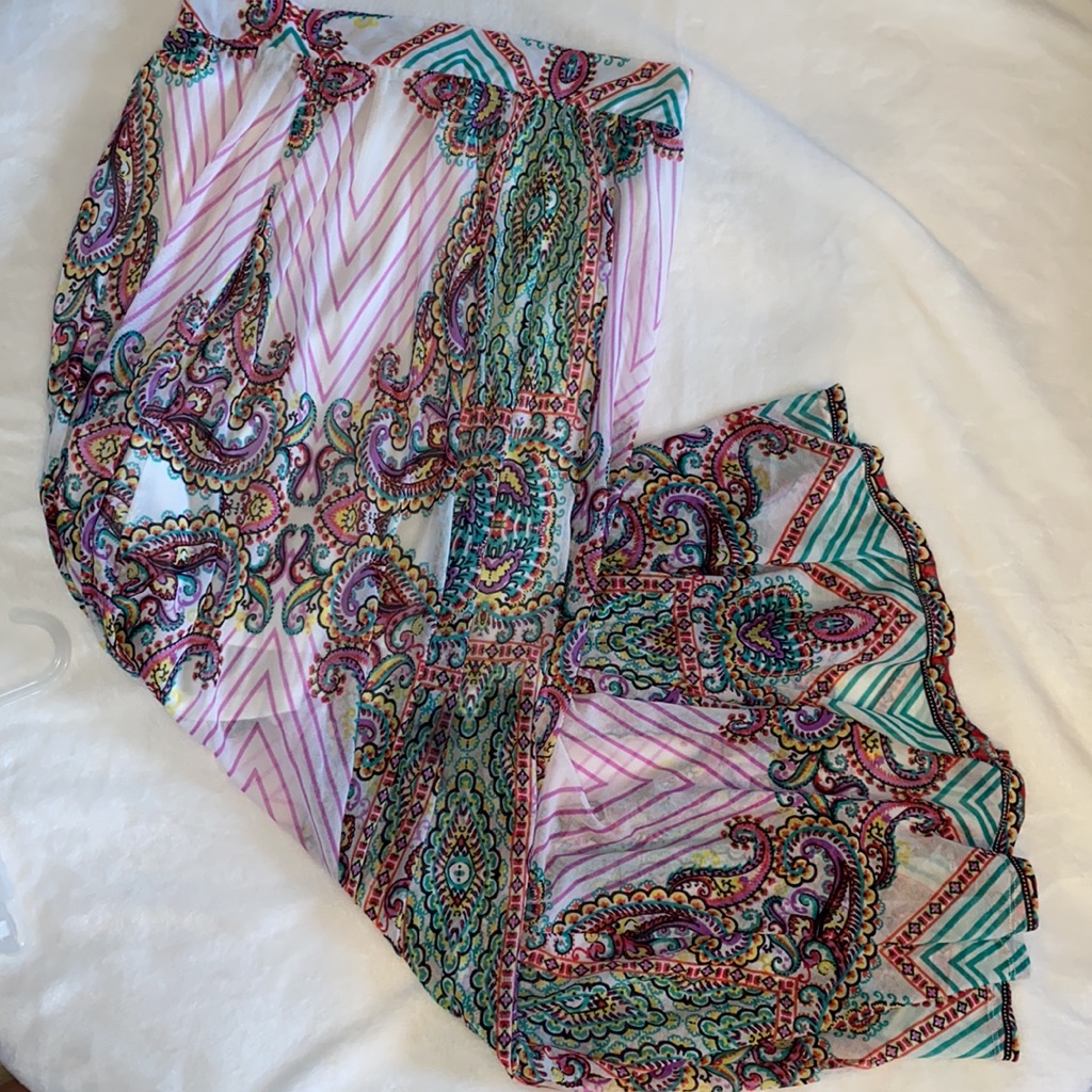 Nwt New York & Co White Skirt W/Colored Design And Under Skirt.
